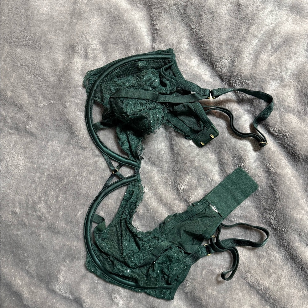 Victoria's Secret Emerald Lace Underwire Bra